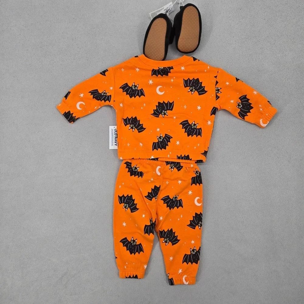 Old Navy Baby NWT 3-6M 2 pc Bat Sweatshirt Jogger & Bootie Set Spooky Halloween